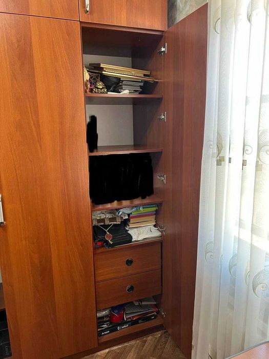 Продаю шикарный шкаф для спальни (угловой модуль с антресолью)