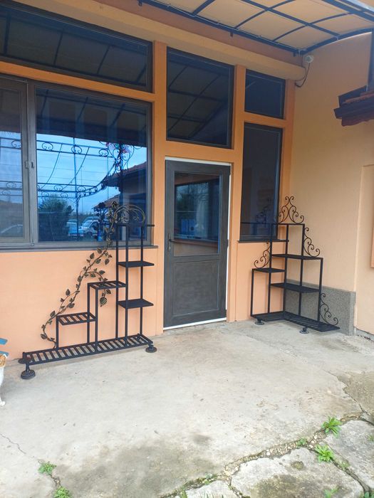 Ръчно изработени метални цветарници