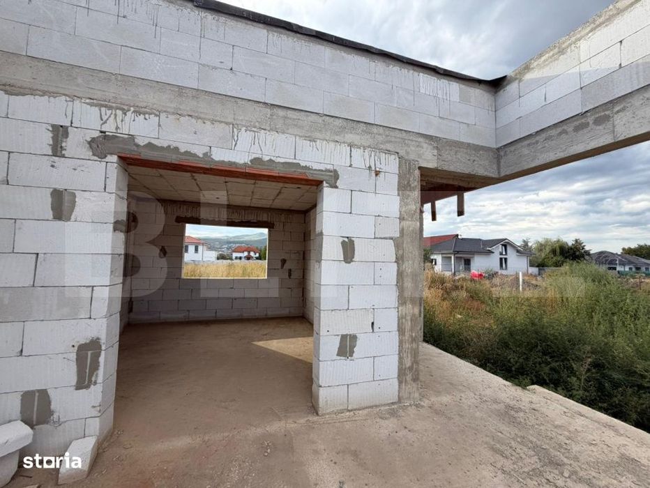 Casa la Rosu pe Dealul Furcilor – 3 Dormitoare, Subsol, Living Separ
