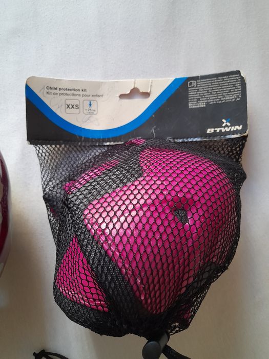 Set genunchiere și casca