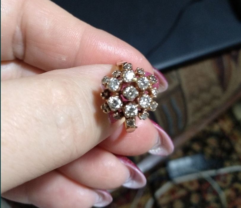 Продаю кольцо с бриллиантами