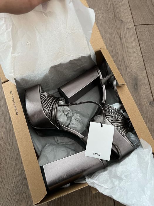 Sandale cu toc Mango