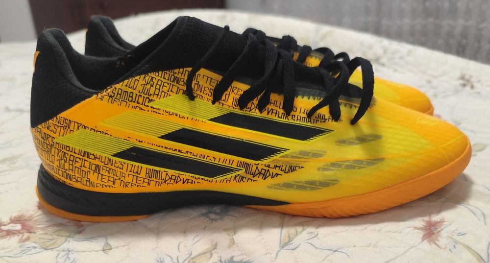 Vând ghete fotbal Adidas model Messi