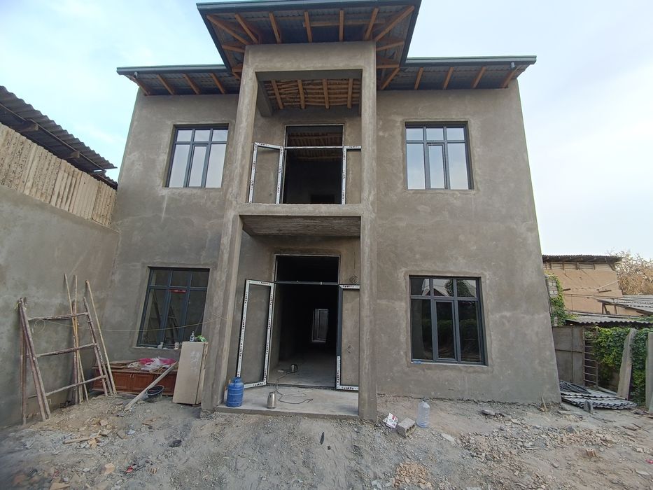 Уй сотилади 4 сотих, 2 этаж, 7 та хонали, 3 та санузел бор!!!