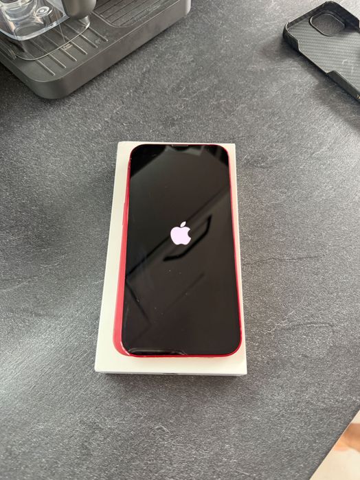 Телефон iPhone 13