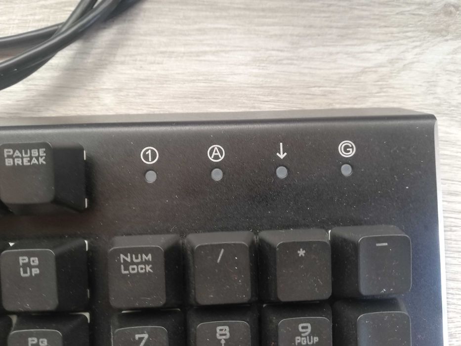 TRUST GXT 890 Cada  механична клавиатура с RGB подсветка