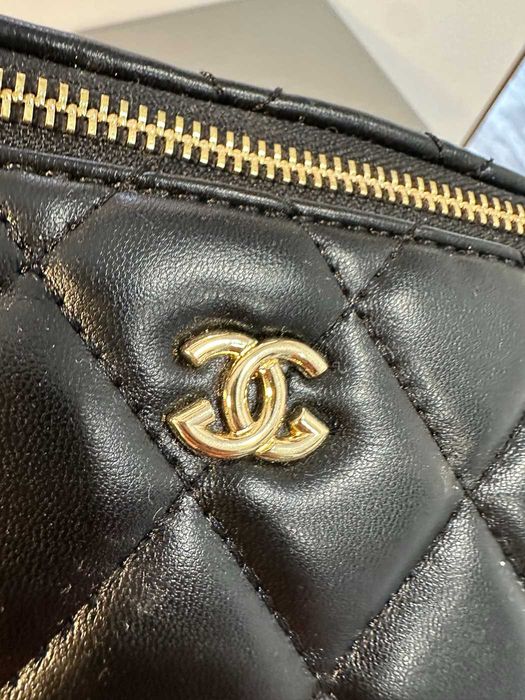 Geanta Chanel vanity case neagra matlasata lant auriu
