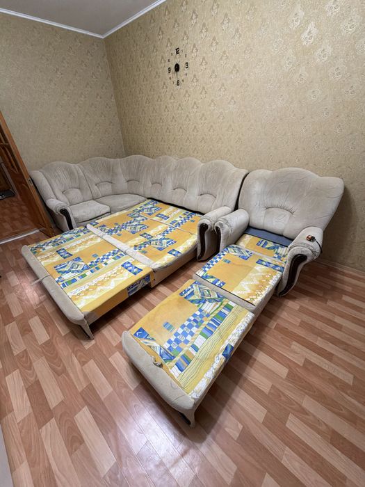 Продам угловой диван и кресло