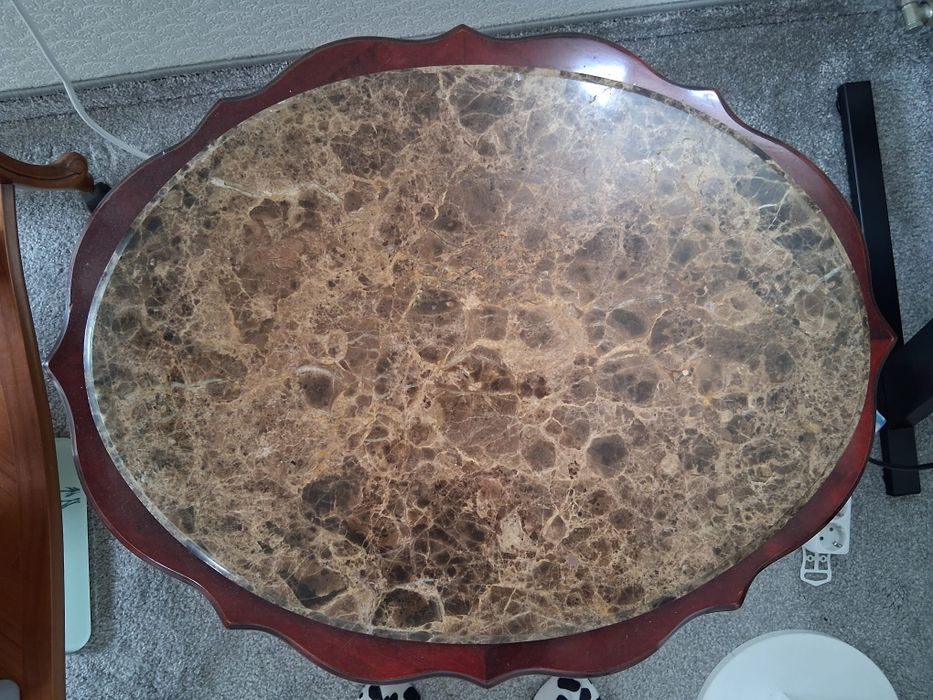 Холна маса с камък