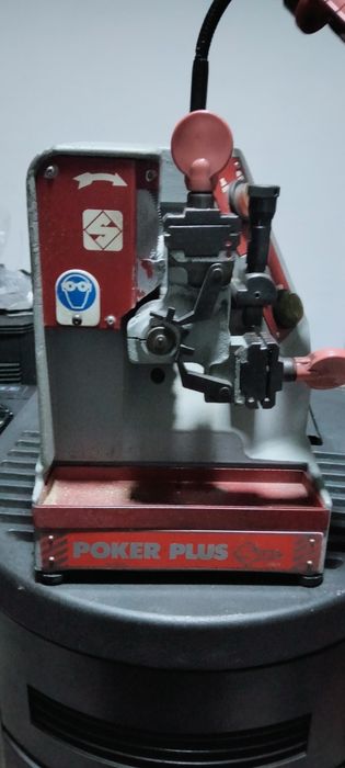 Masina automata de copiat chei yala si auto plane