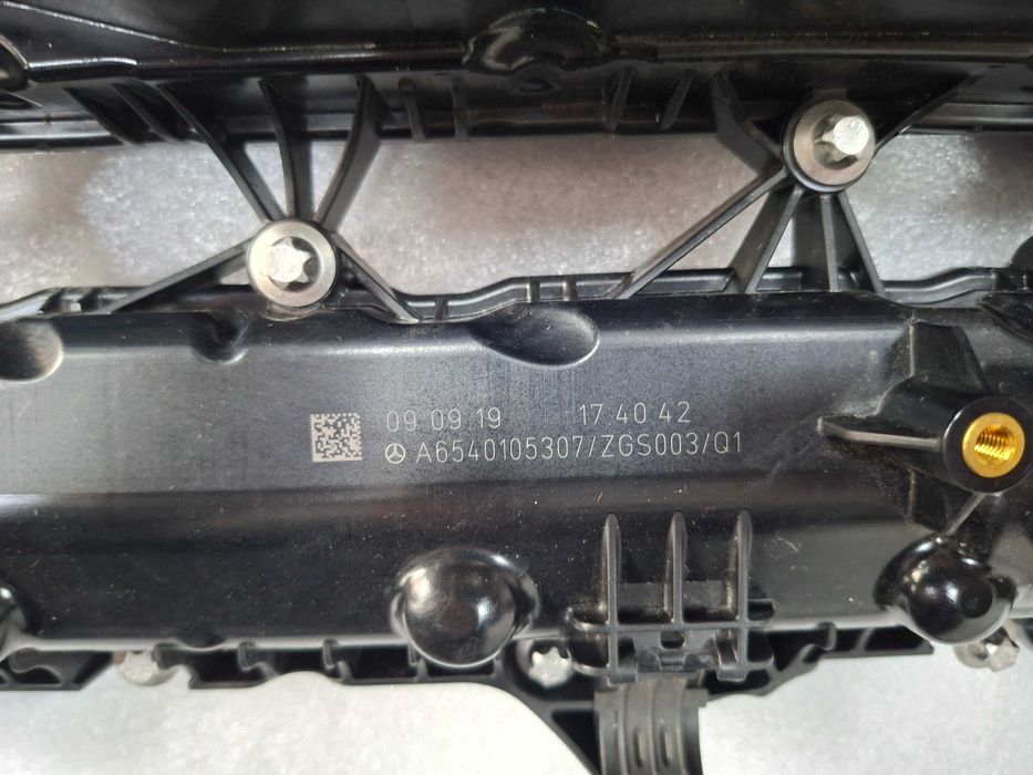 A6540105307 Нов Оригинален Капак Клапани Цилиндрова Глава Mercedes OM654