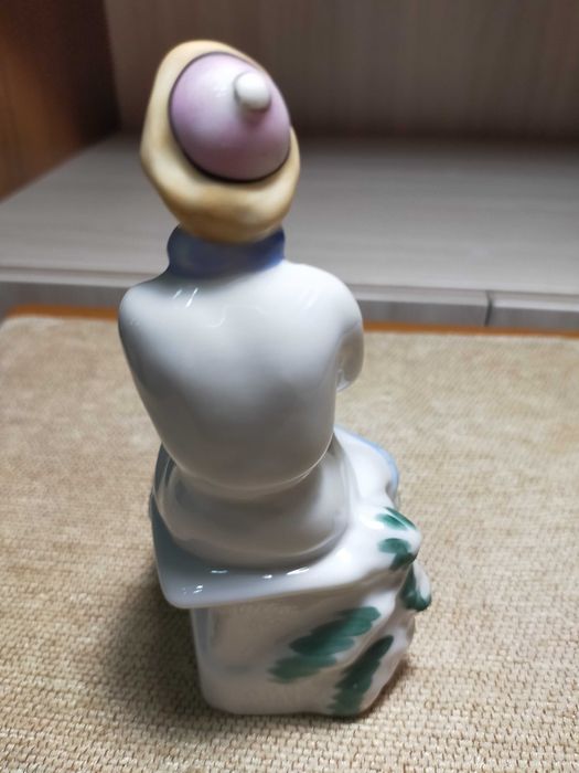 Продам статуэтку Конькобежка