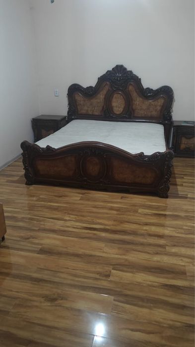 двухспальная кровать