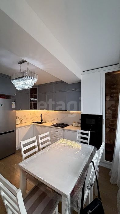 Продам 4ком.квартиру на Батыс 2