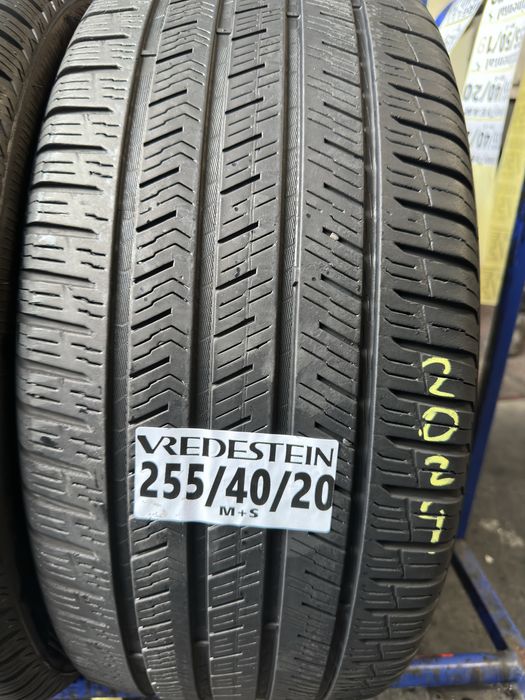 255/40/20 Vredestein M+S