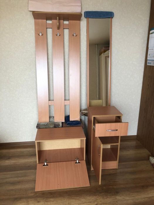 Продам прихожую и зеркало