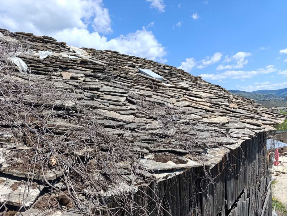 Каменни плочи за покрив