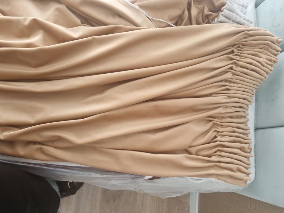 Vând material catifea dublu lat si draperii
- 1 bucata material catife