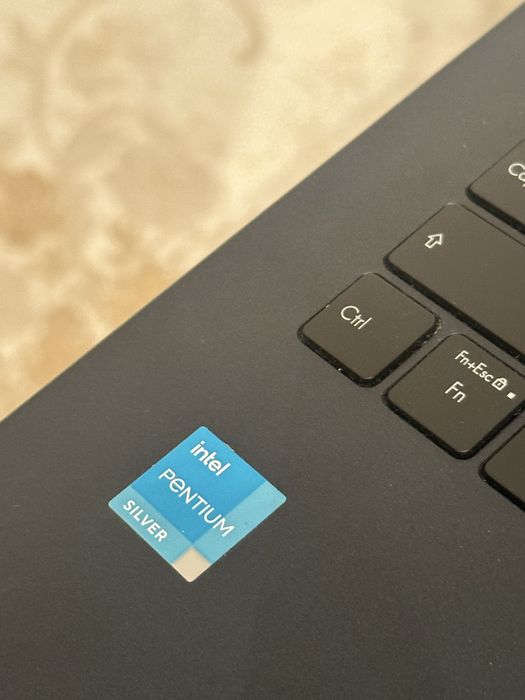 Asus E510, Intel Pentium, SSD 256