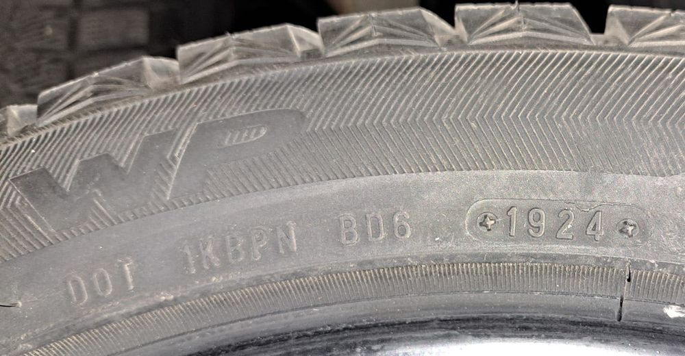 Зимни Гуми 225/55/20 ДОТ:1924