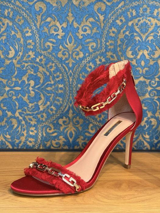 Червени дамски сандали GUESS 36.39.40