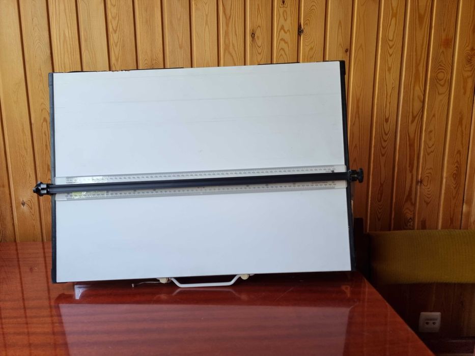 Чертежная доска (кульман)