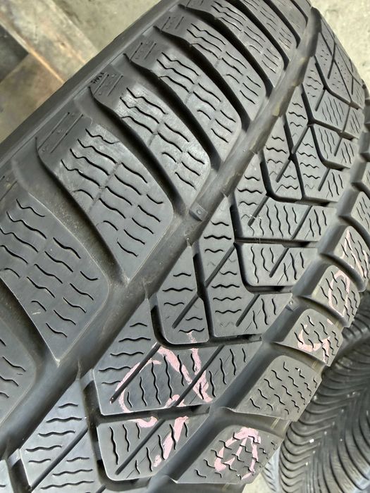 Anvelopa iarna 205/60 R17 - Pirelli Sotto Zero 3 cu steluta bmw
