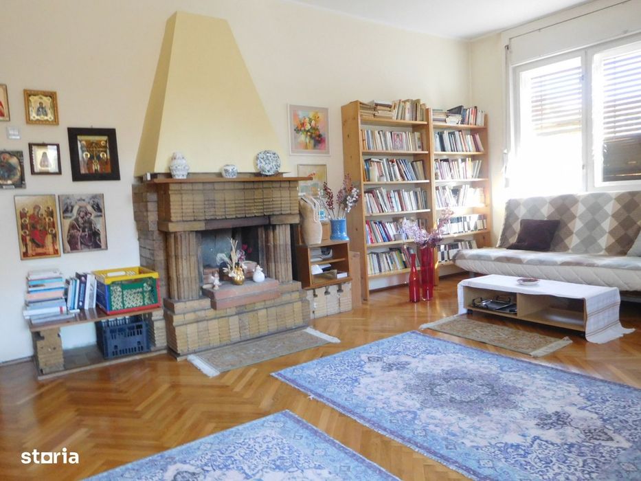 Apartament 6 camere, garaj și grădină în Centru