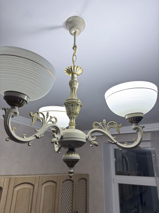 Продам люстры 2шт.