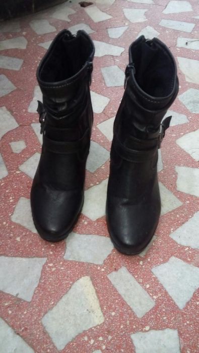 Елегантни дамски боти от естествена кожа