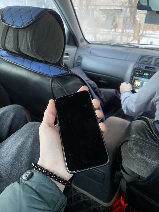 Айфон 11 в отличном