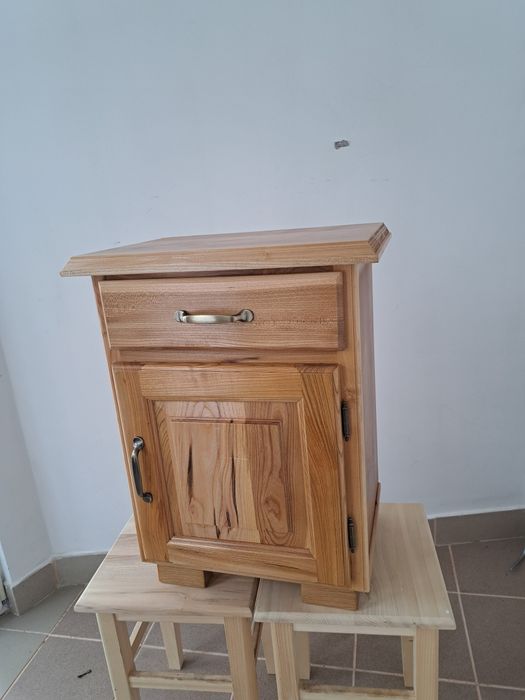 Noptieră lemn masiv (cireș)