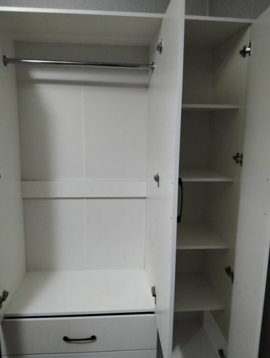 Шкаф с зеркалом продам