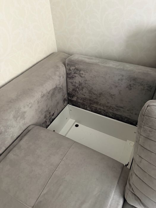 Продаю диван в гостинную