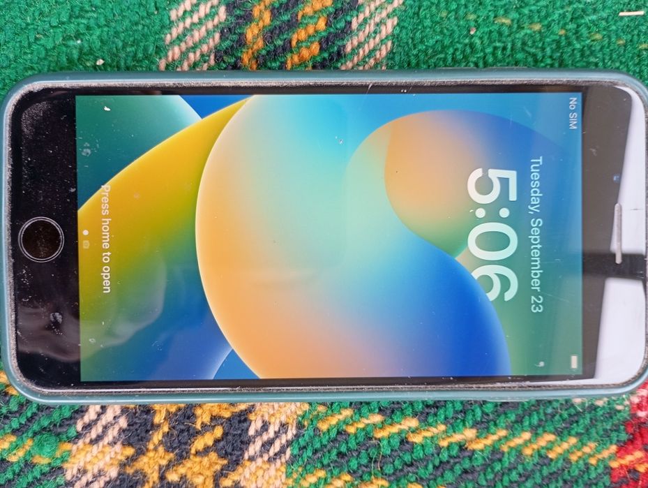 Мобилен телефон iPhone 8