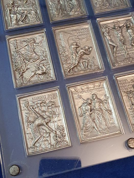 Vând plachete VICO CONSORTI