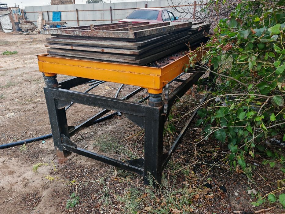 Выйбростол новый 2,5м*1м