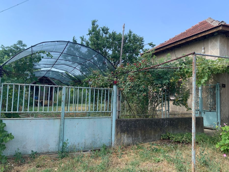 Продава се Къща в с. Долни Луковит, Област Плевен - 70 кв.м за 219 €/кв.м - Снимка #1