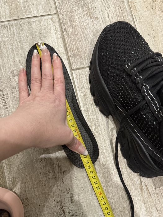 Дамски модерни  сникърси със камъни ,които стоят много стилно