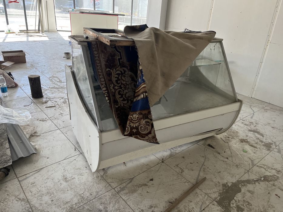 Продам холодильник витринный, можно мясо, торты, колбасу, молочка итд,