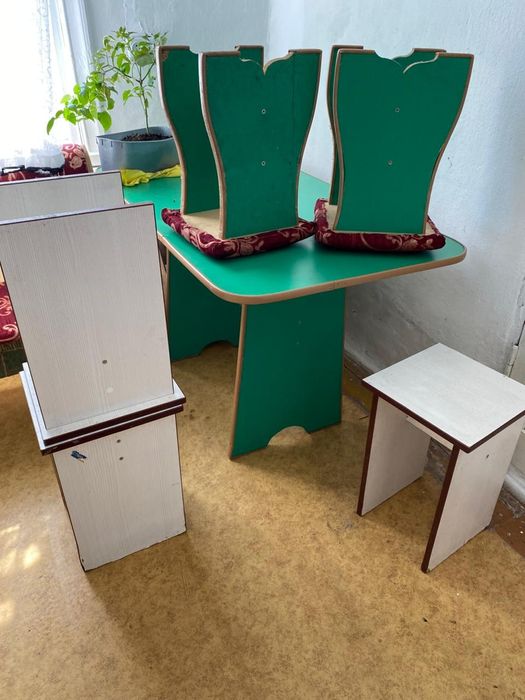 Кухонный стол+6 табуреток