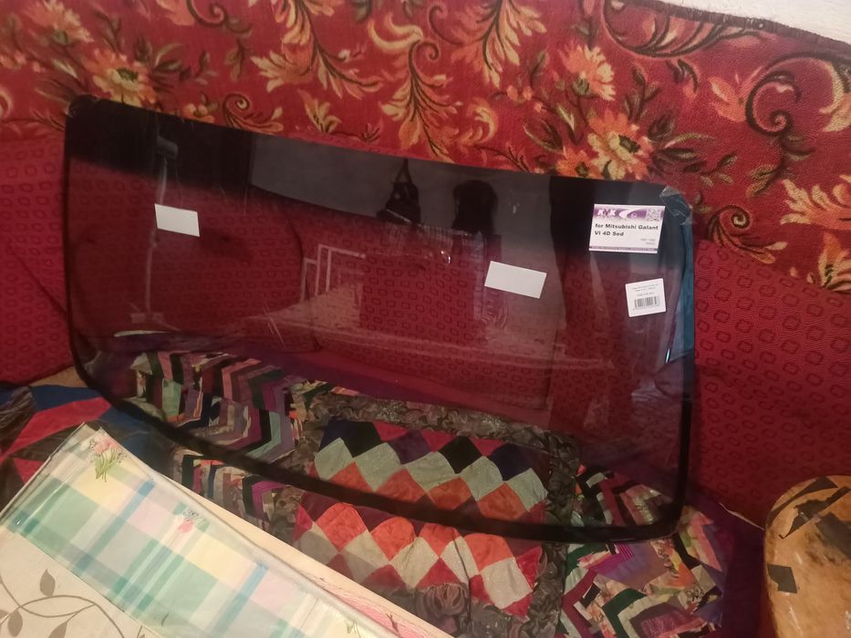 Продам лобовое стекло