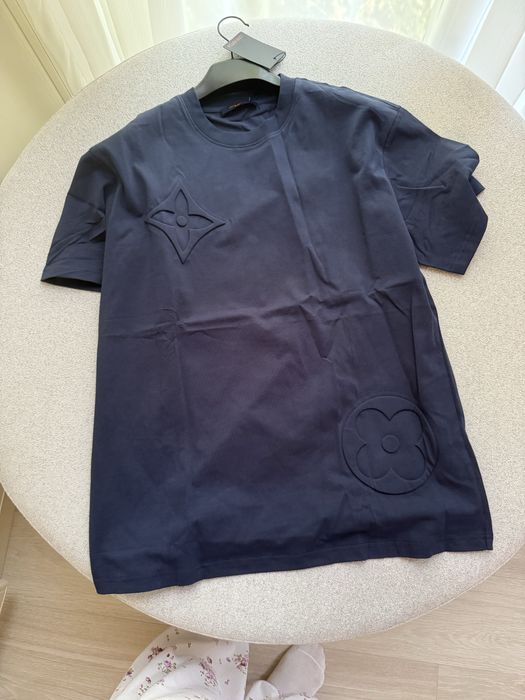 Продам футболку от Луи В.