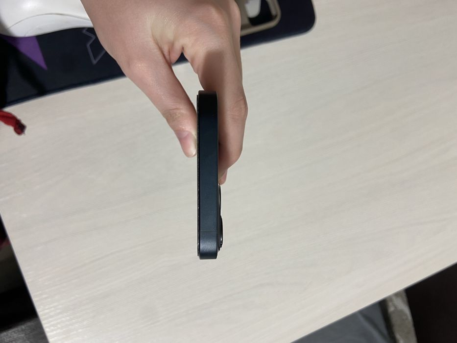 Продам Айфон 13