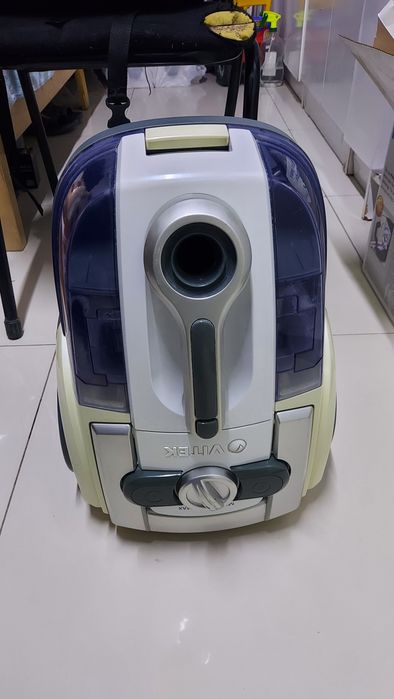 Пылесос Vitek VT-1833 с аквафильтром