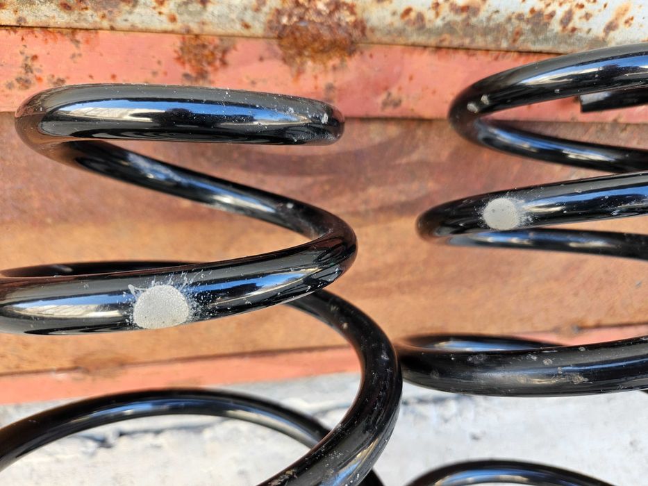 Продавам комплект предни пружини от Saab 9-5 NG 2.0 дизел 2010-2012