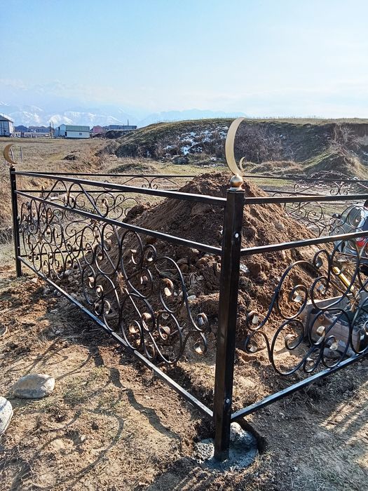 Оградки на кладбище