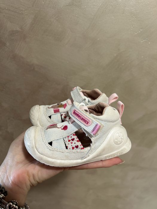 Обувки биомеханикс 19 номер