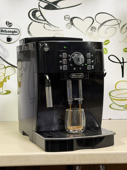 Кафемашина кафе автомат delonghi magnifica S с гаранция