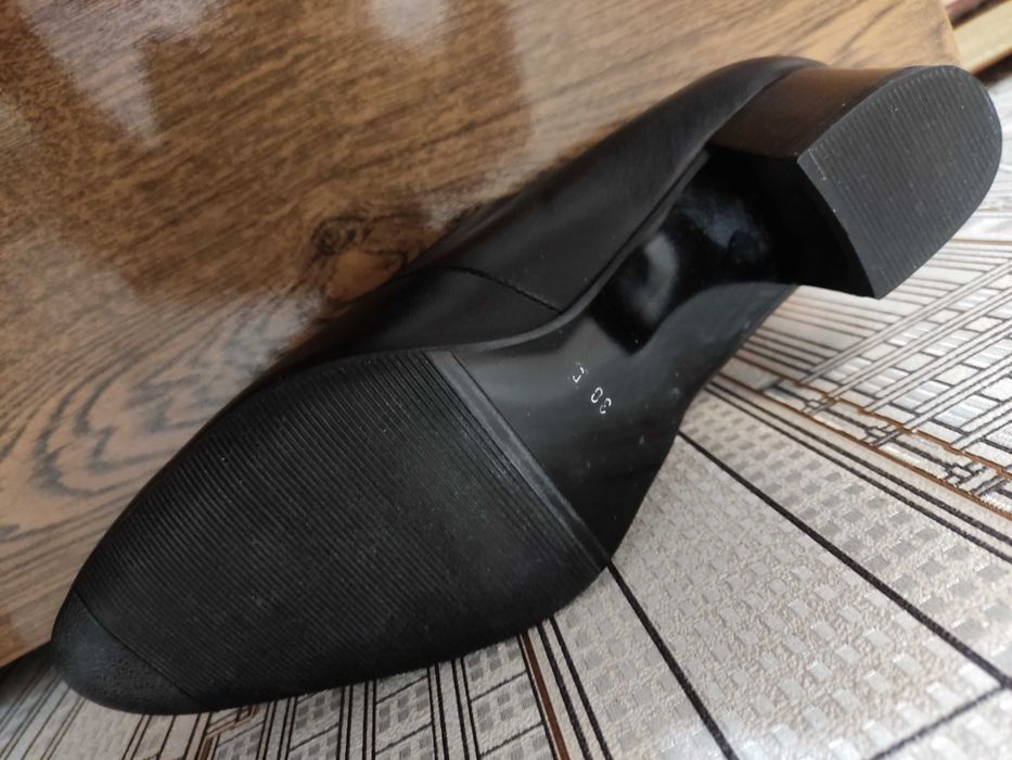 Продам новые женские туфли